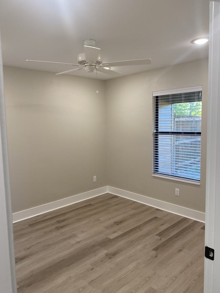 1327 Bunny Rabbit Rd #B - Photo 3 of 10