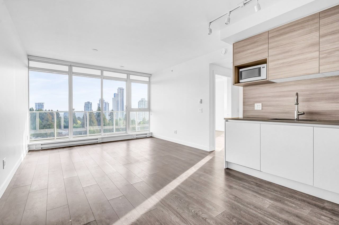 525 Foster Avenue #902