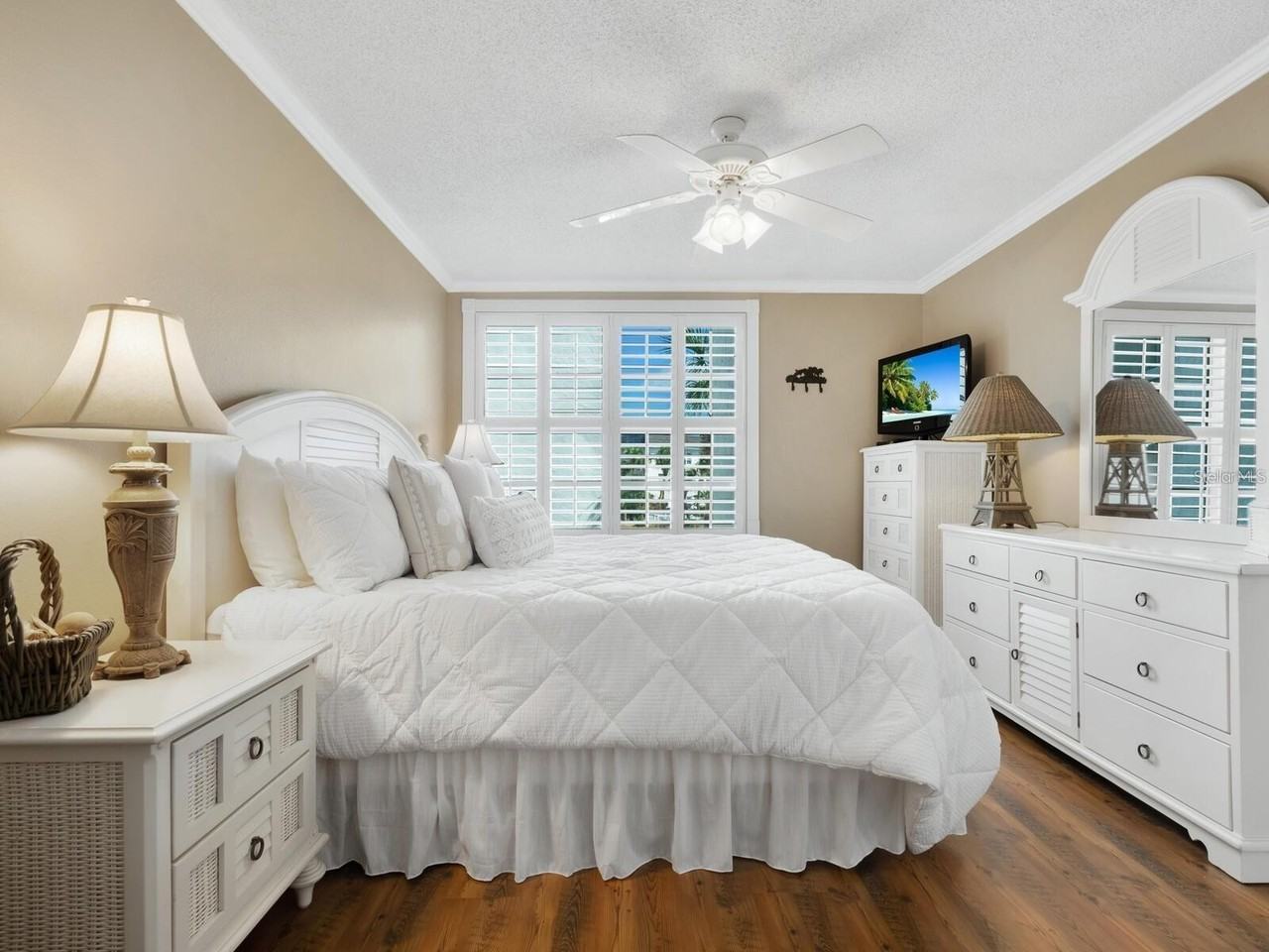 600 Sutton Pl #201 - Photo 3 of 11