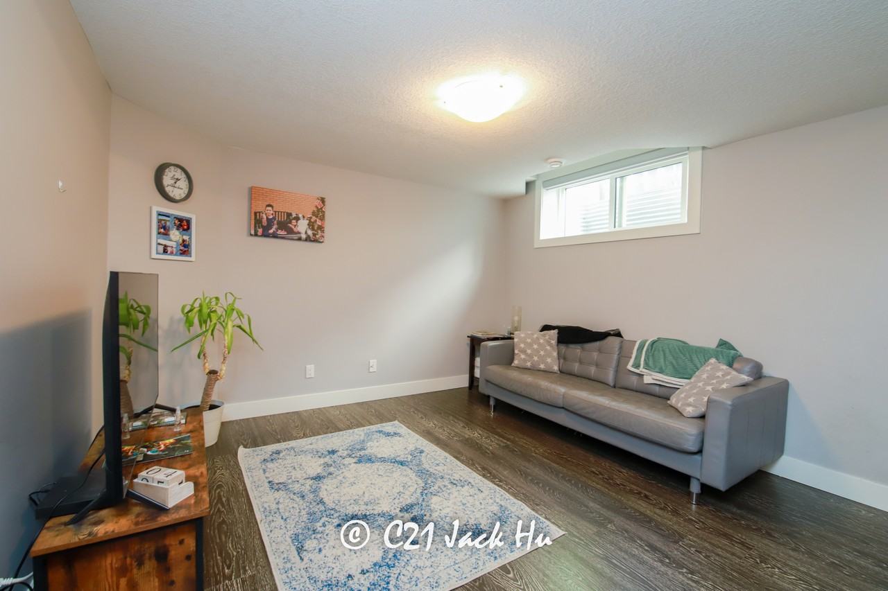 6607 106 Street - Photo 2 of 15