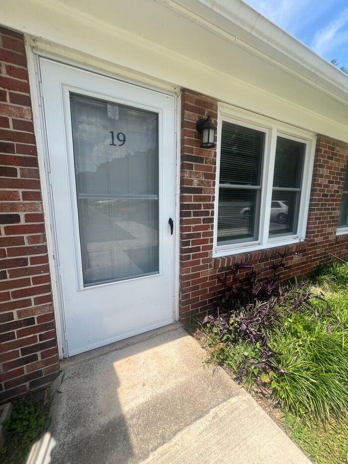 300 Brook Glenn Rd #19