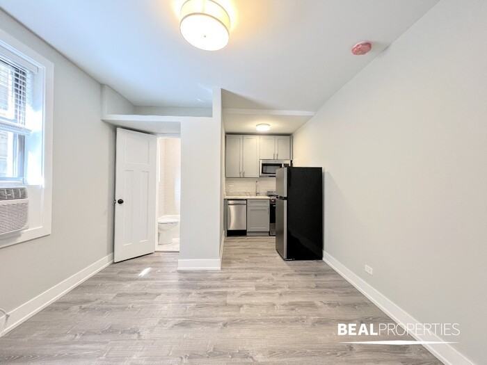 515 W Belmont Ave #2