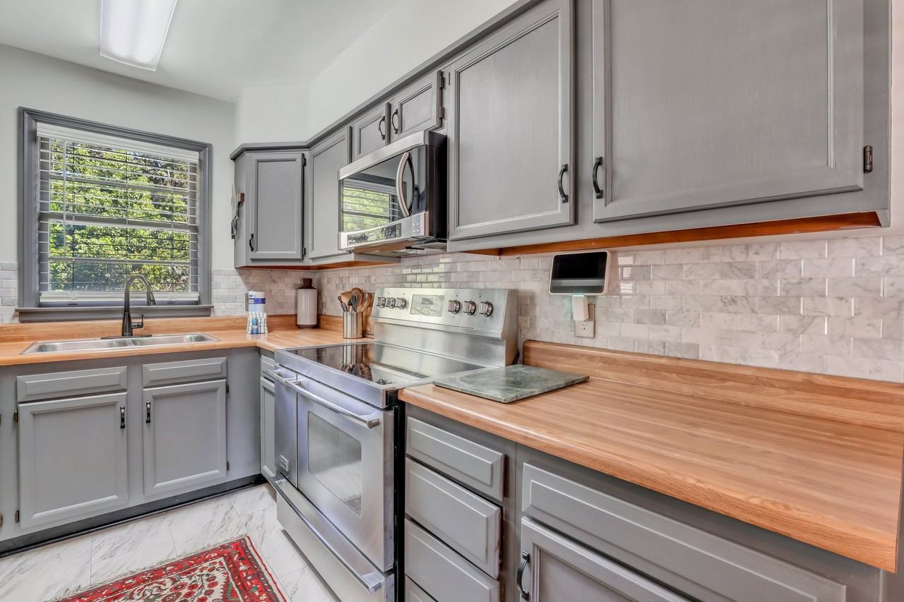 1810 E 32nd St #NA - Photo 4 of 28