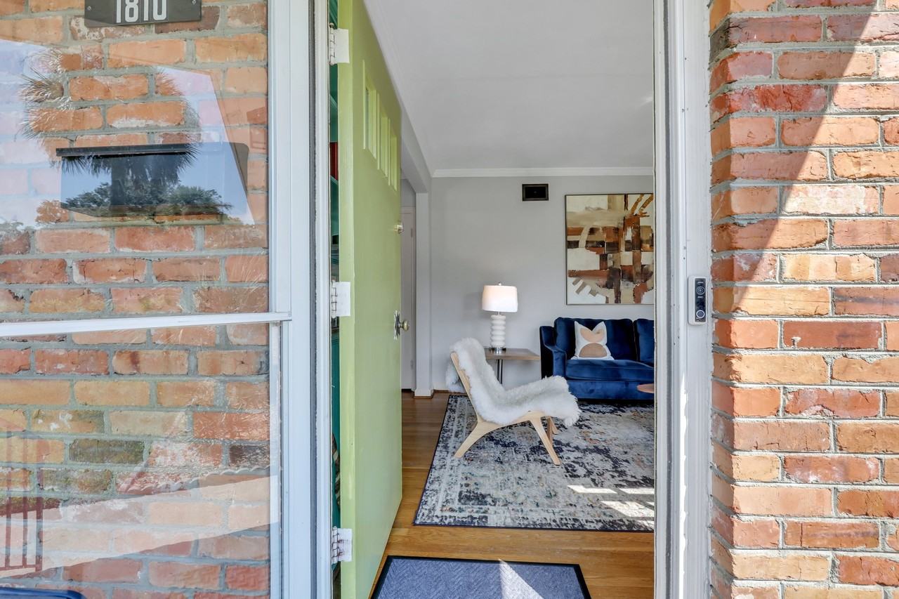 1810 E 32nd St #NA - Photo 6 of 28