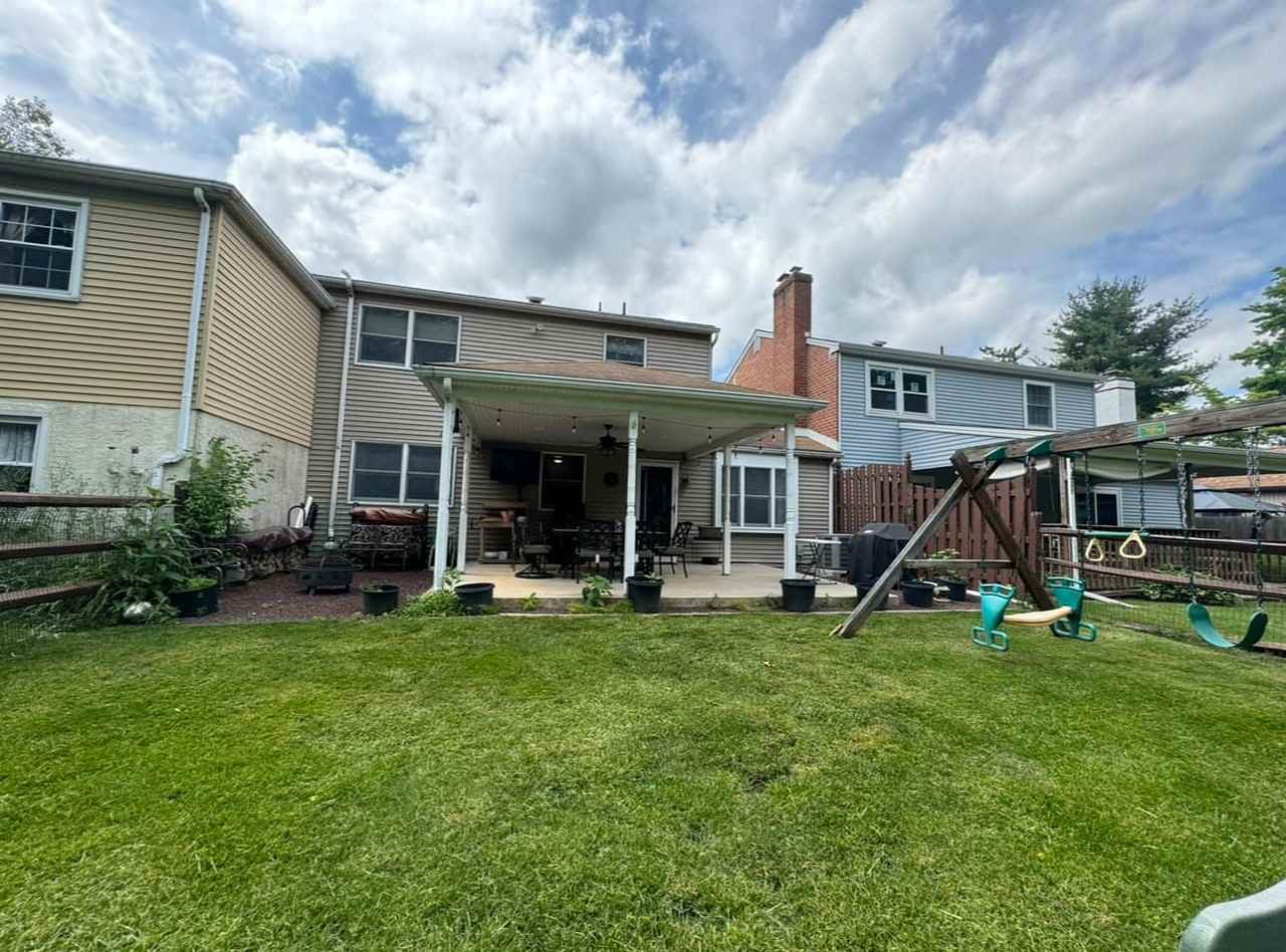 209 Pebble Ct - Photo 2 of 15