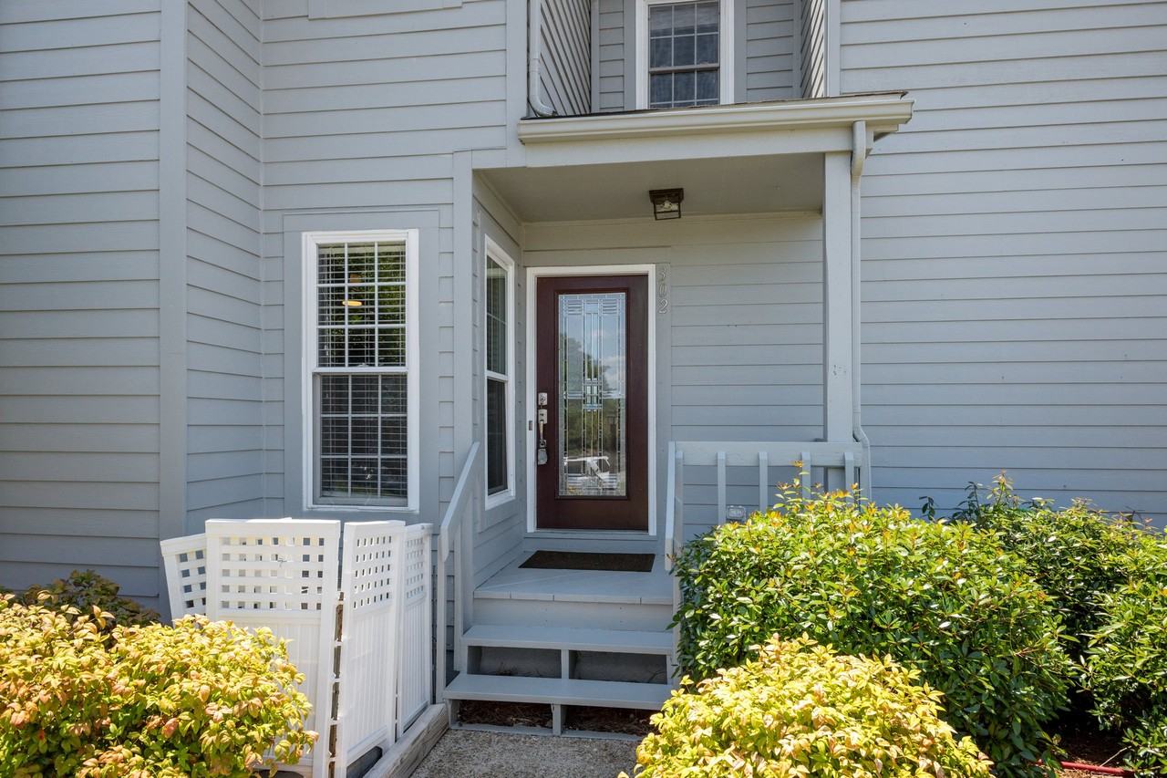 8711 Plantation Dr #302 - Photo 3 of 46