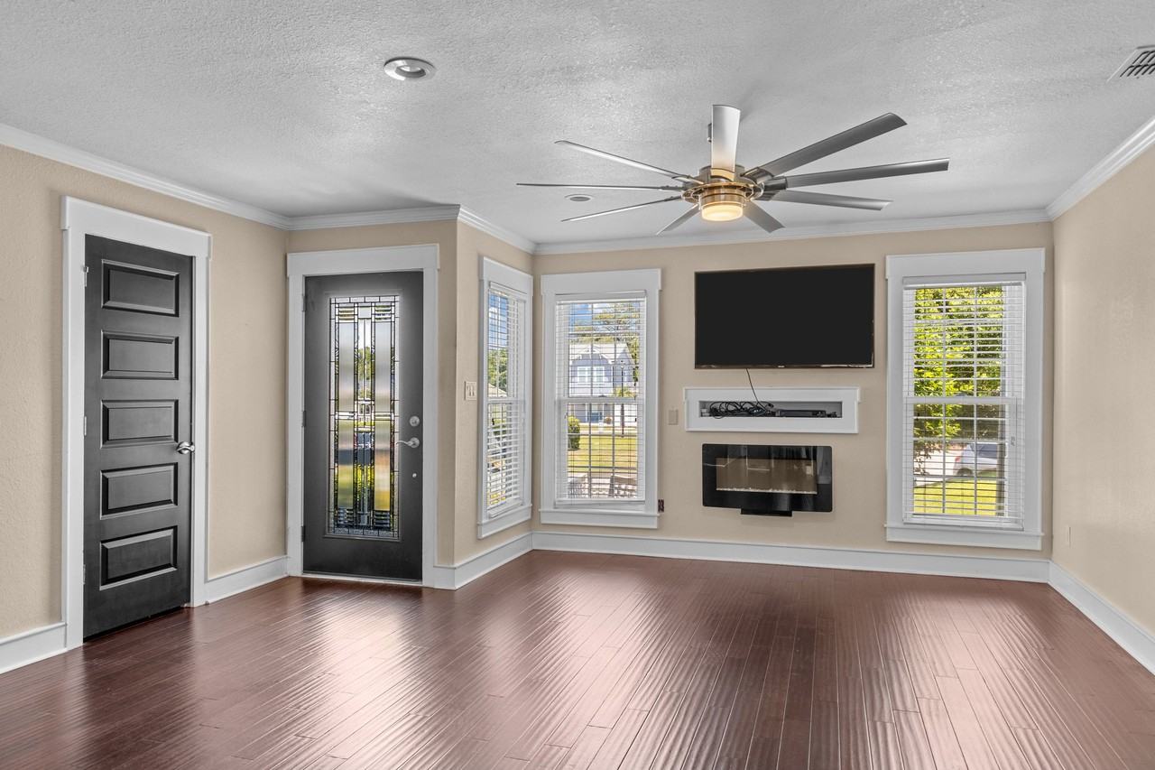 8711 Plantation Dr #302 - Photo 4 of 46