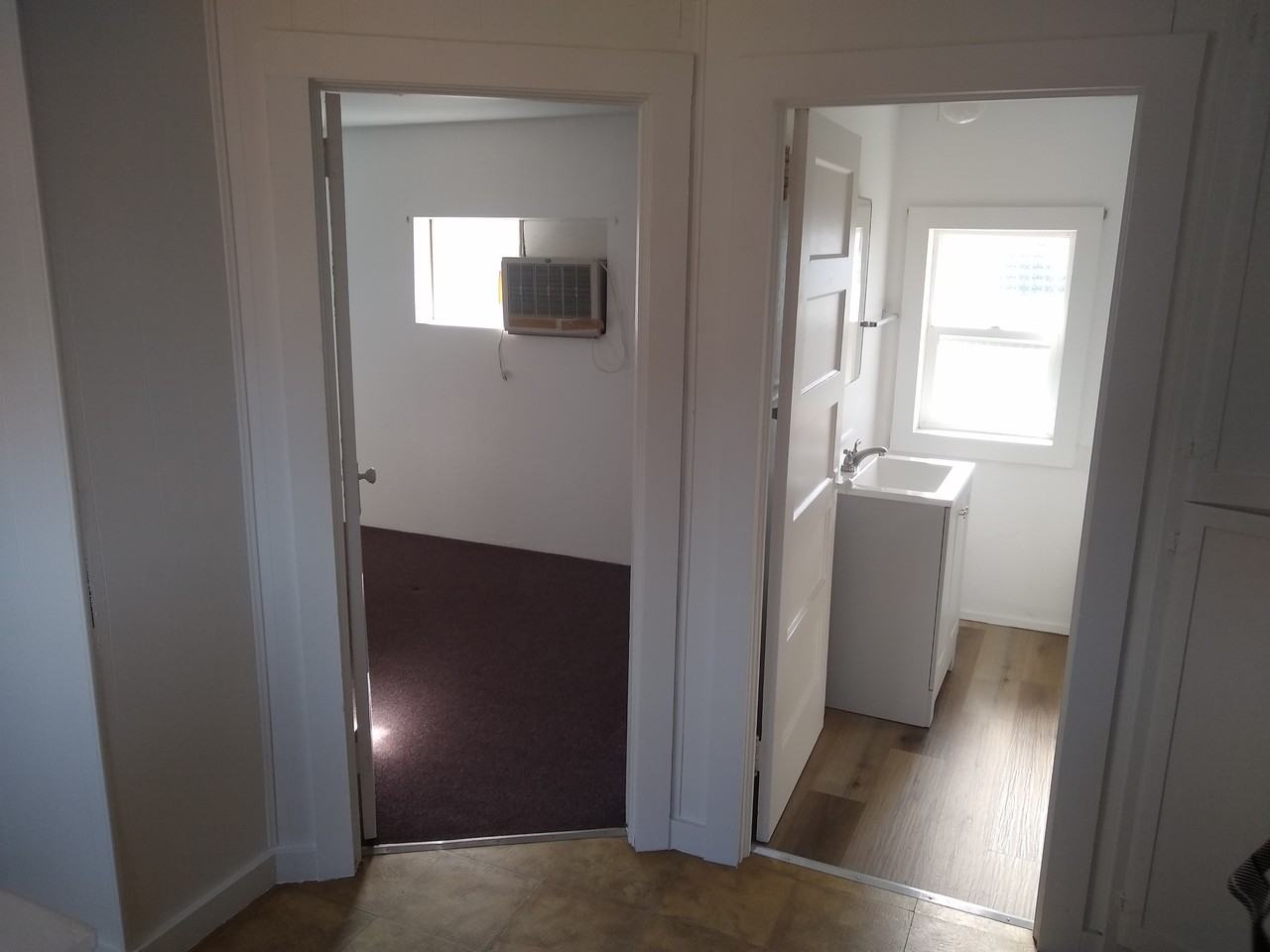 1060 Robinson St #D - Photo 2 of 7