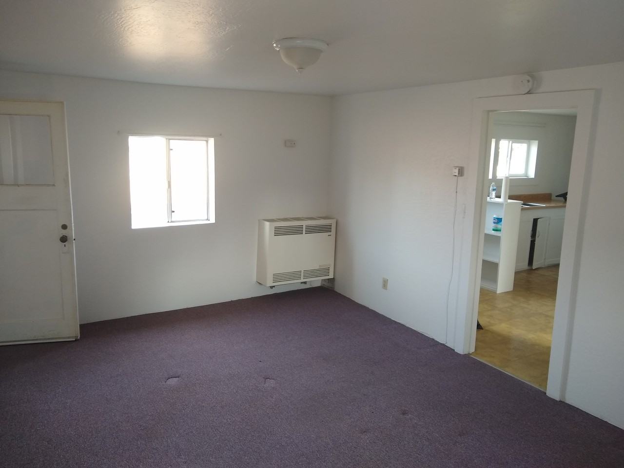 1060 Robinson St #D - Photo 3 of 7