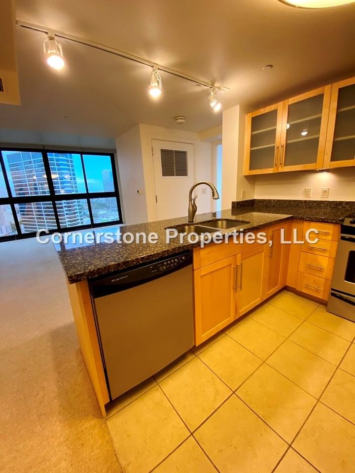 600 Queen St #1
