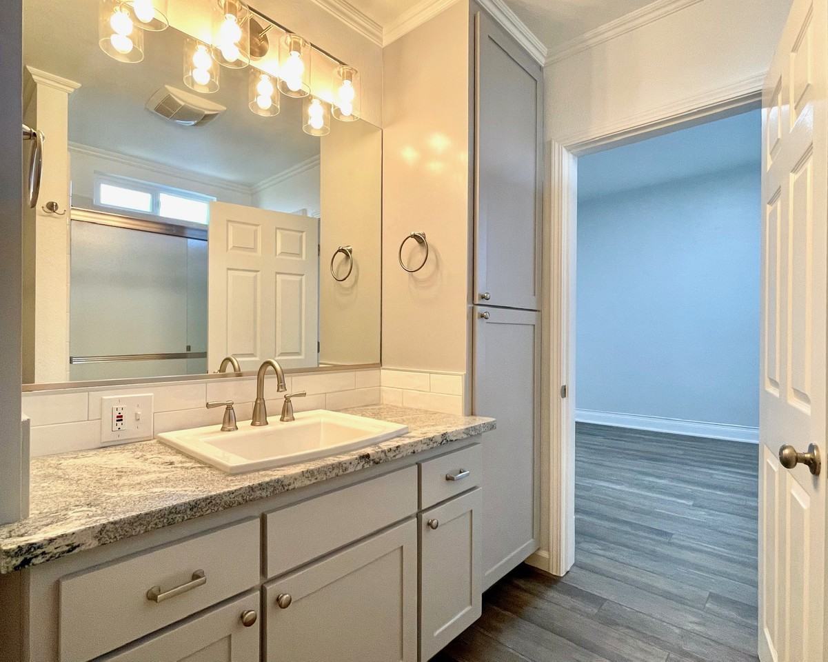 1212 N Irwin St #1 - Photo 4 of 25