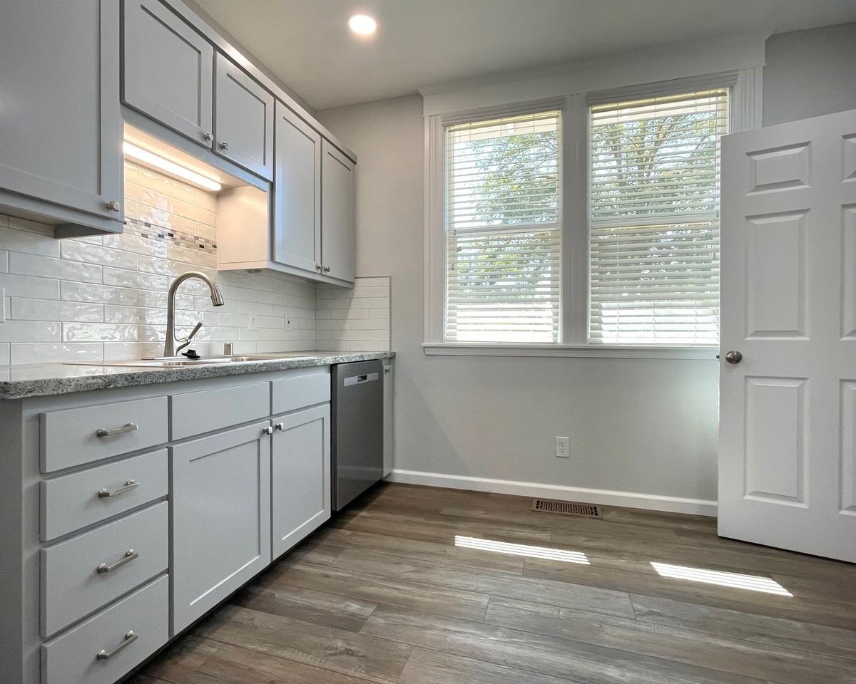 1212 N Irwin St #1 - Photo 5 of 25