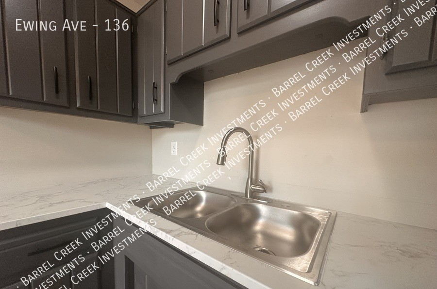 136 Ewing Ave #1 - Photo 2 of 3