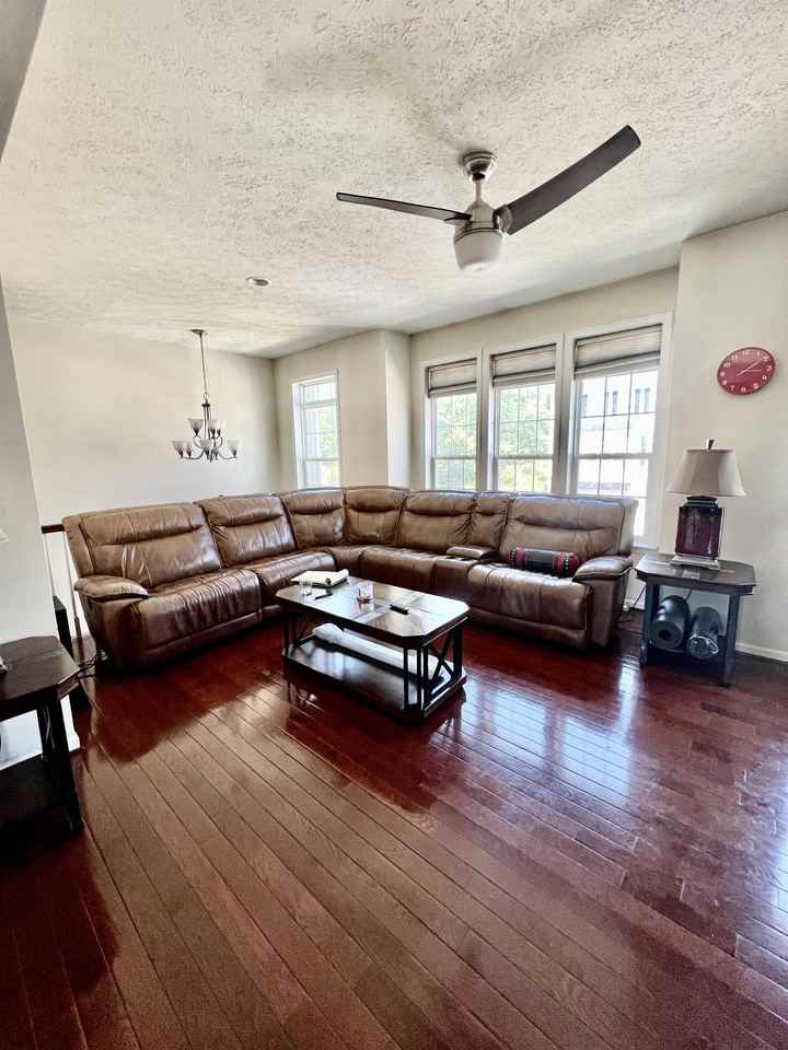 3337 Sun Ct #1 - Photo 4 of 46