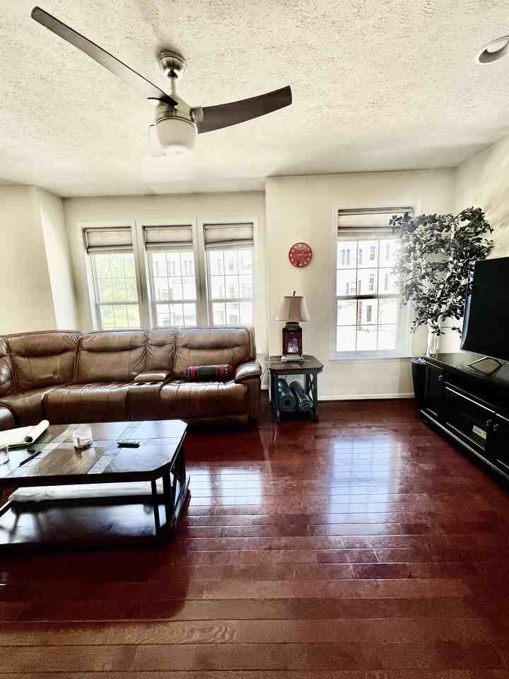 3337 Sun Ct #1 - Photo 5 of 46