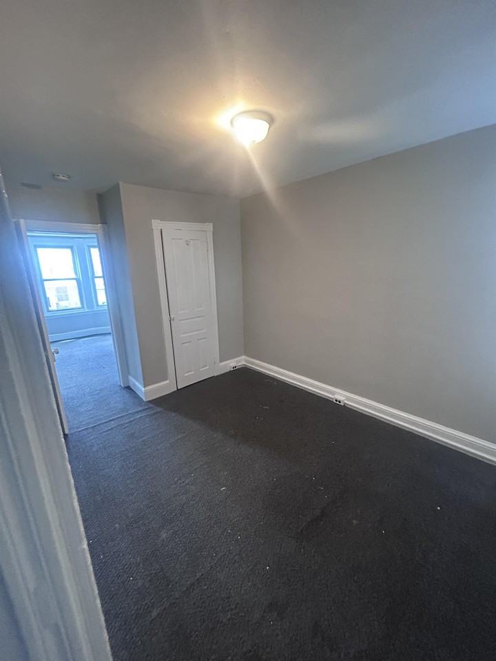 1341 Green St #1 - Photo 2 of 6