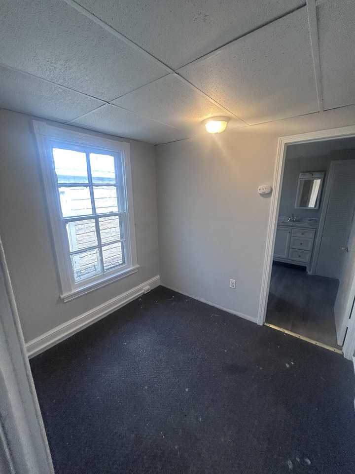 1341 Green St #1 - Photo 3 of 6