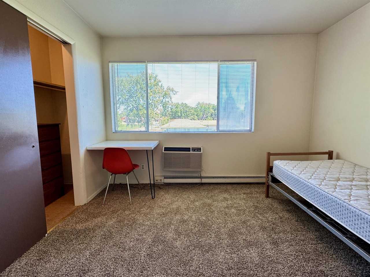511 S Logan Ave #18 - Photo 4 of 9