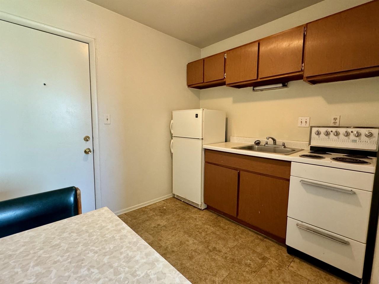 511 S Logan Ave #18 - Photo 5 of 9