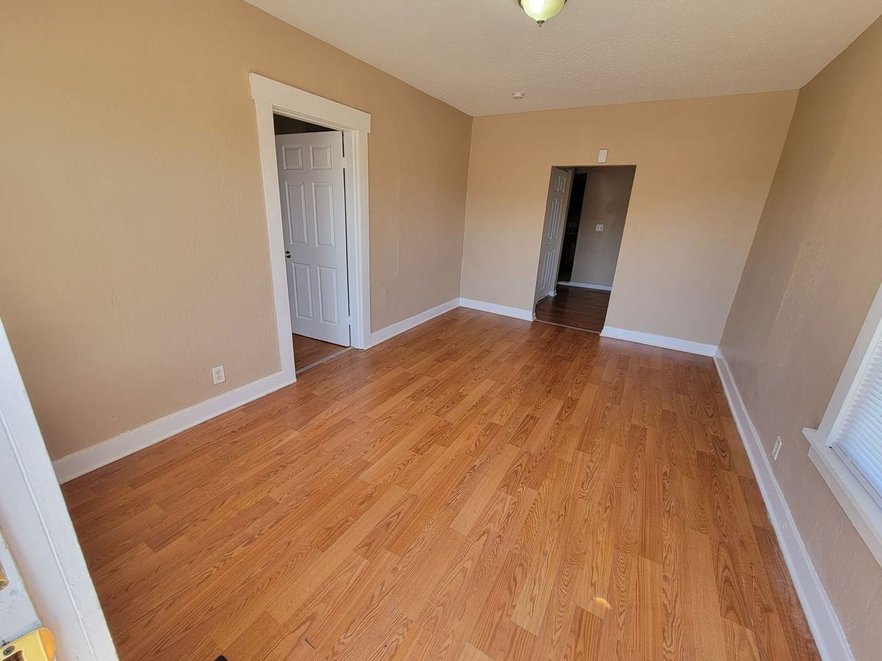 1609 Manchester Ave - Photo 3 of 9