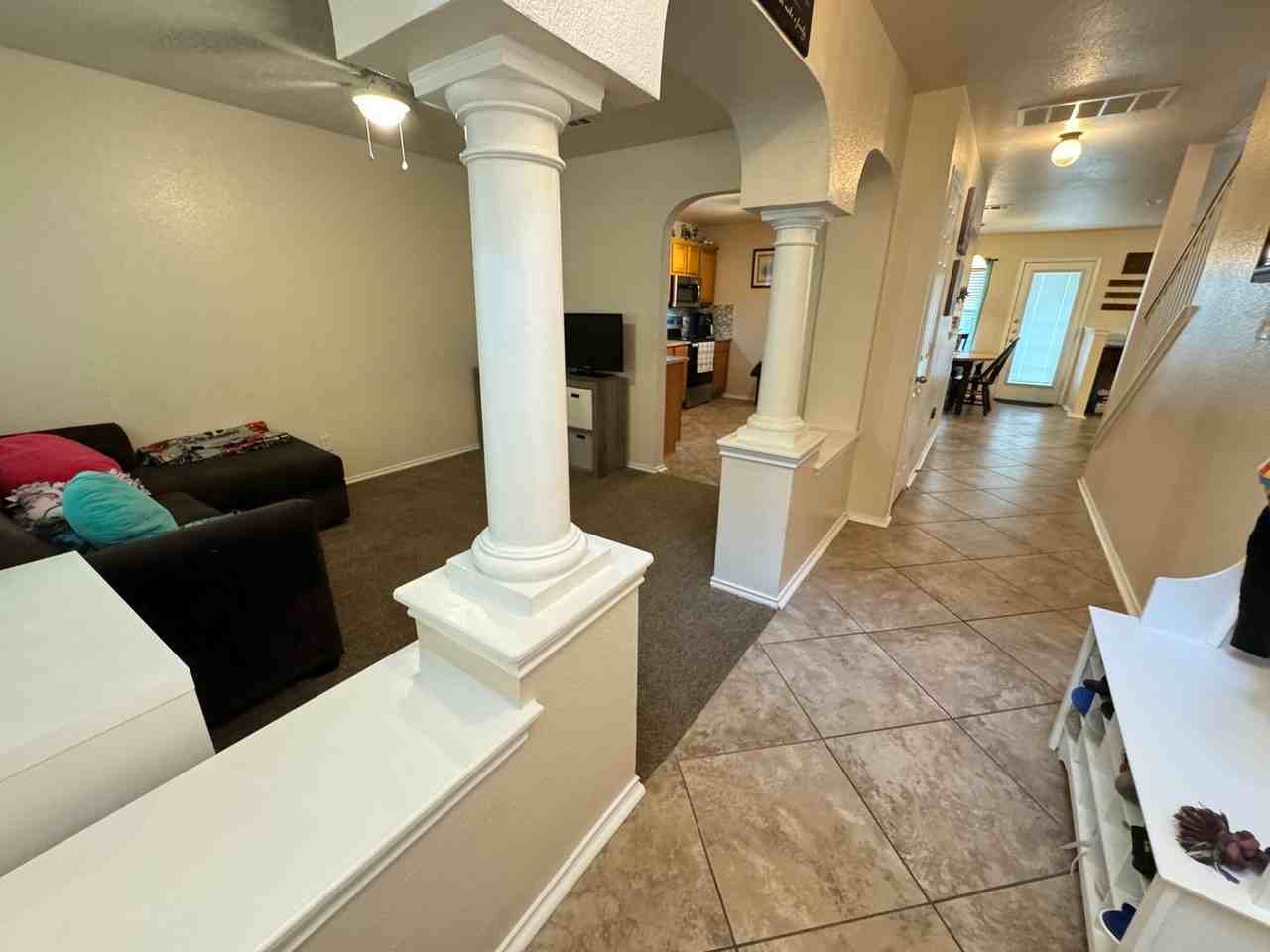 5203 Causeway Ct - Photo 4 of 36