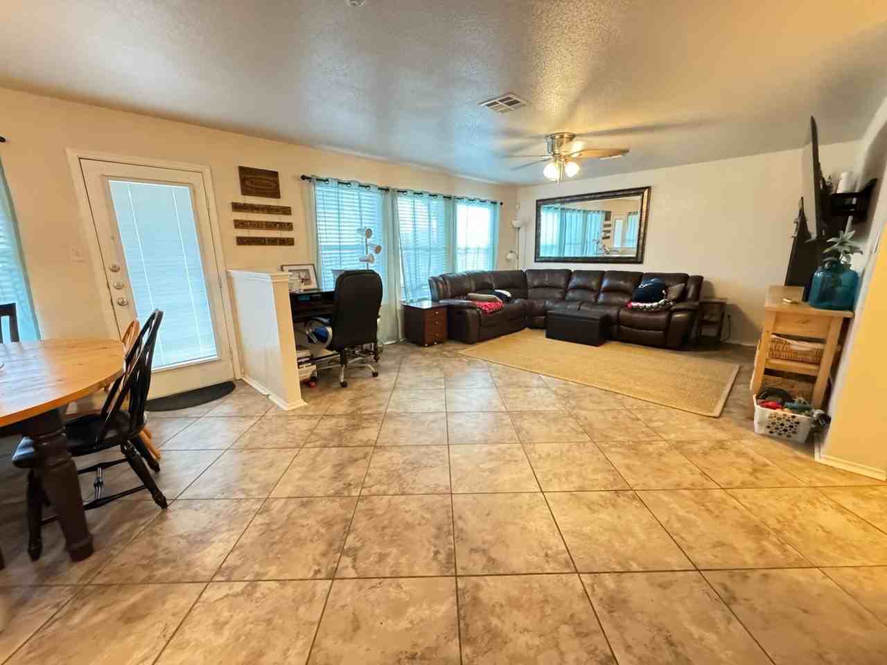 5203 Causeway Ct - Photo 5 of 36