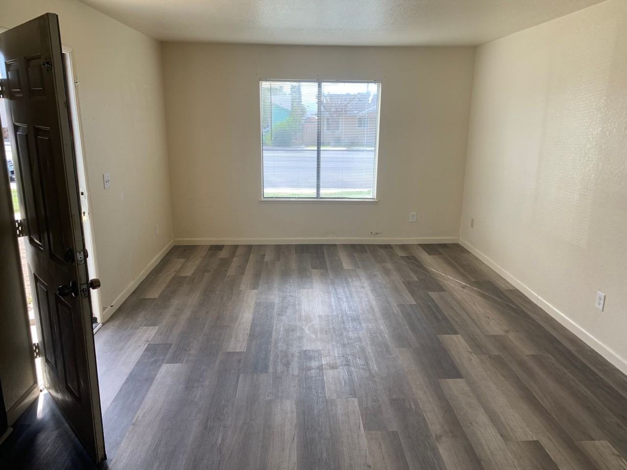 129 W. San Joaquin St. and 109 N. A Avenue - Photo 4 of 4