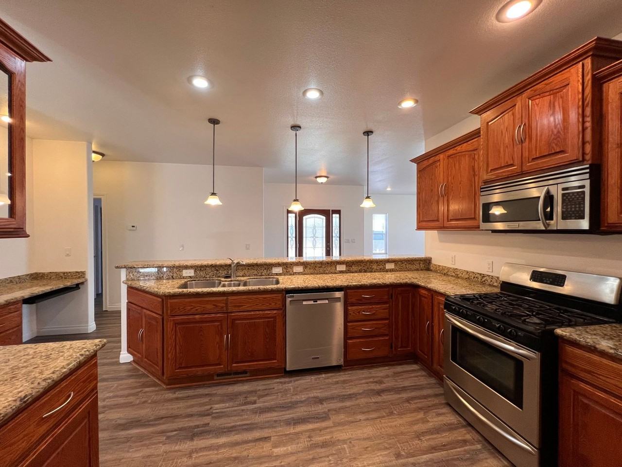 524 Discovery Dr - Photo 5 of 36