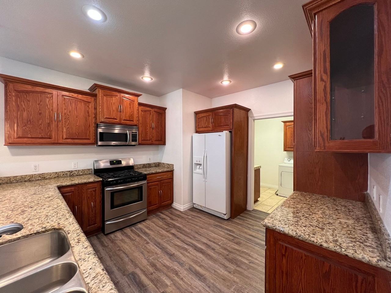 524 Discovery Dr - Photo 4 of 36
