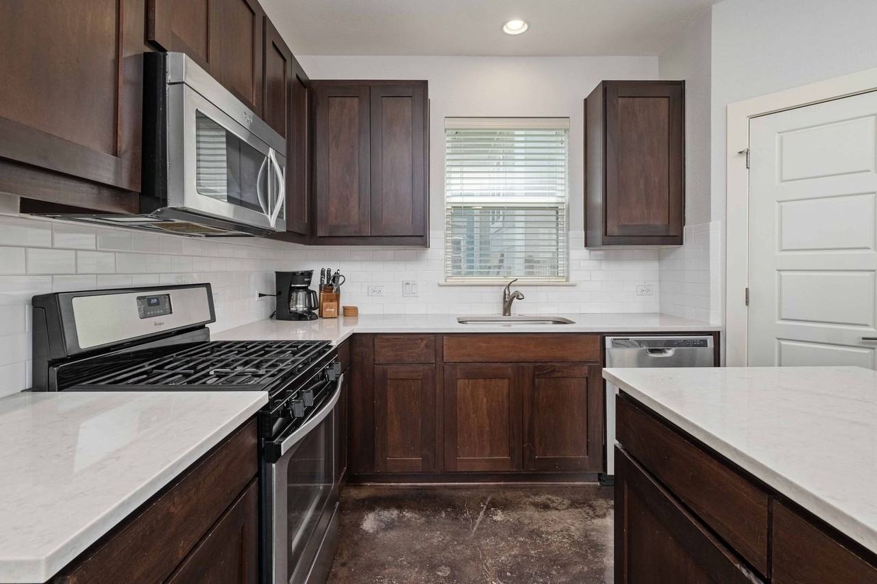 2813 Stock Dr - Photo 5 of 19