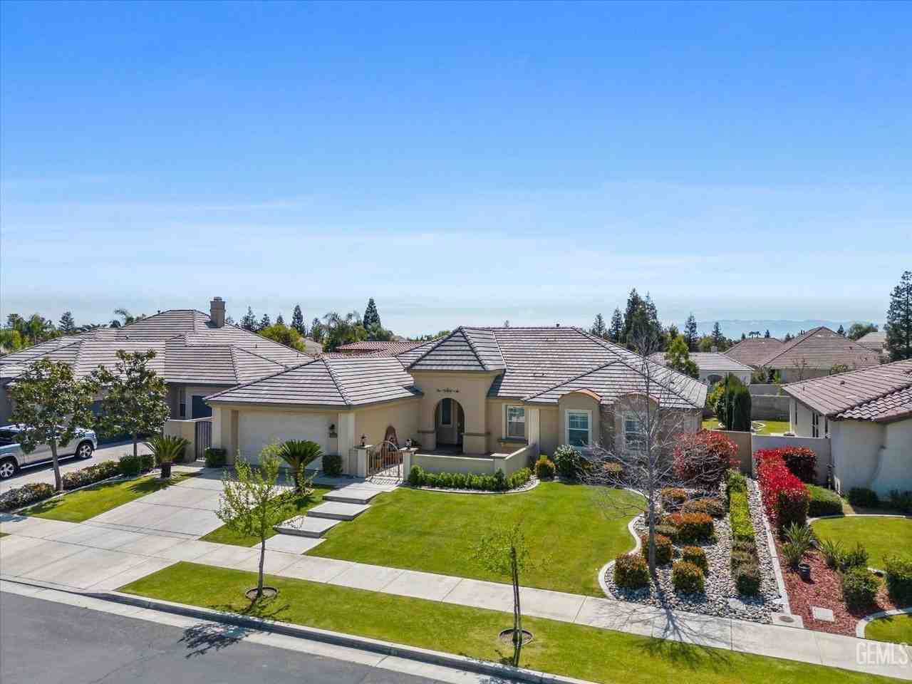 11009 Strathaven St - Photo 3 of 33