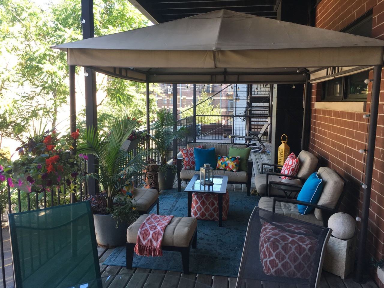 Experience Boutique Urban Living at 3341–3343 N Clark Condominium Association - Photo 7 of 20