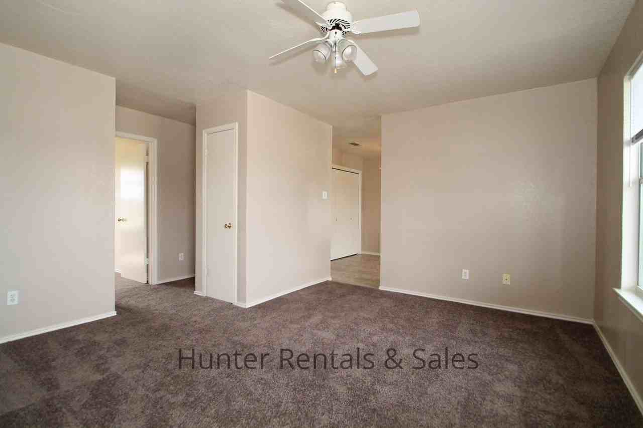 1510 Benttree Dr - Photo 3 of 17