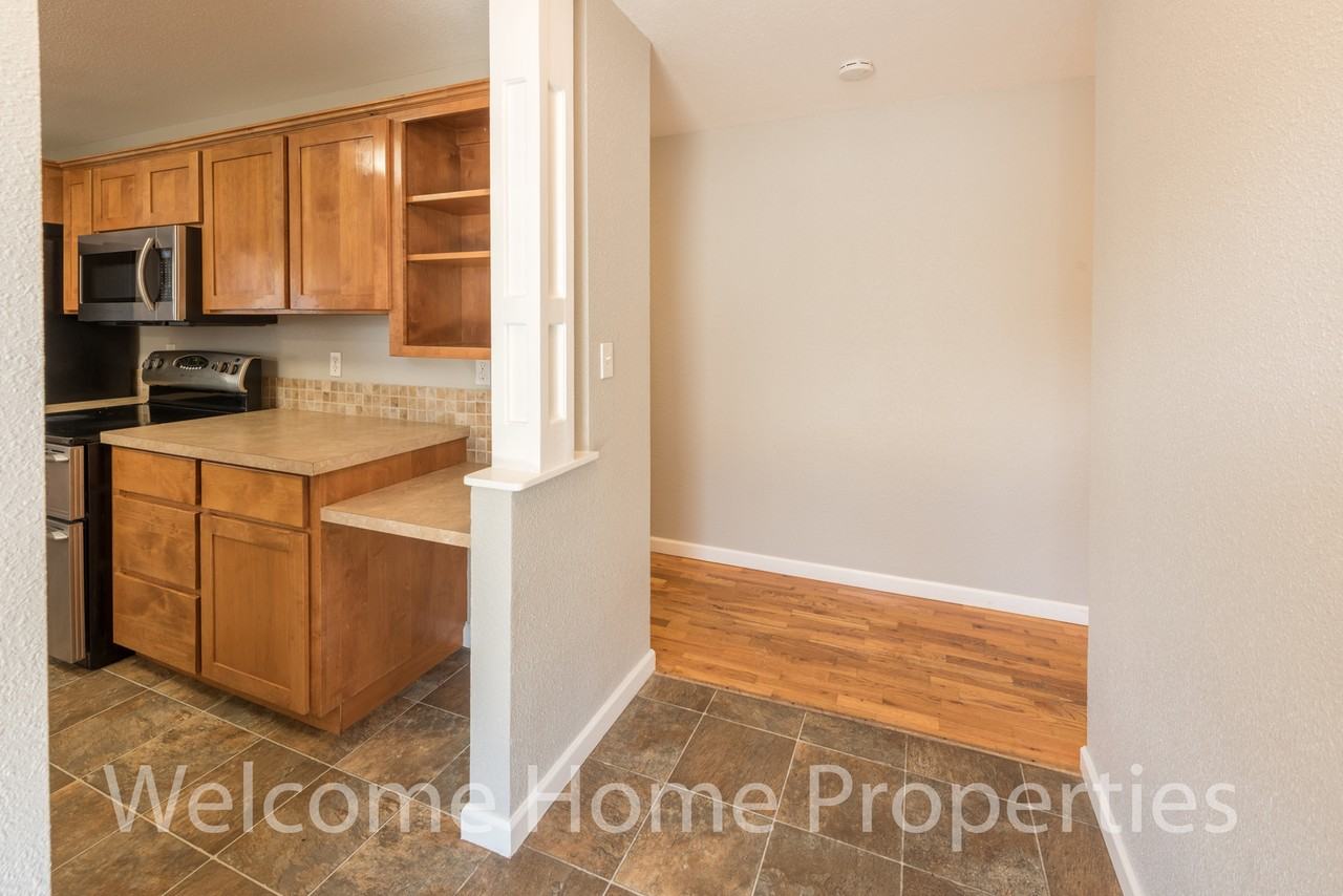 1167 School Ave - Photo 6 of 20