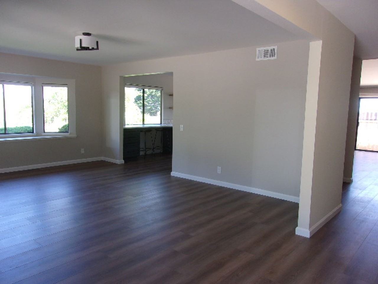 620 University Dr - Photo 2 of 10