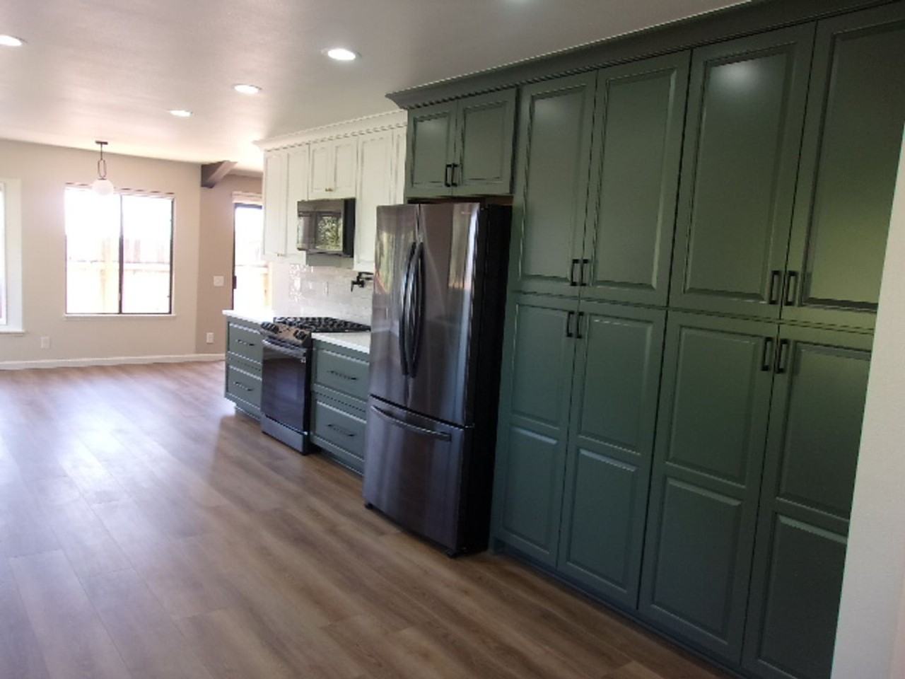 620 University Dr - Photo 3 of 10