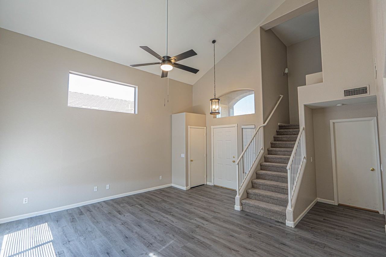 1292 S Heritage Dr - Photo 2 of 19
