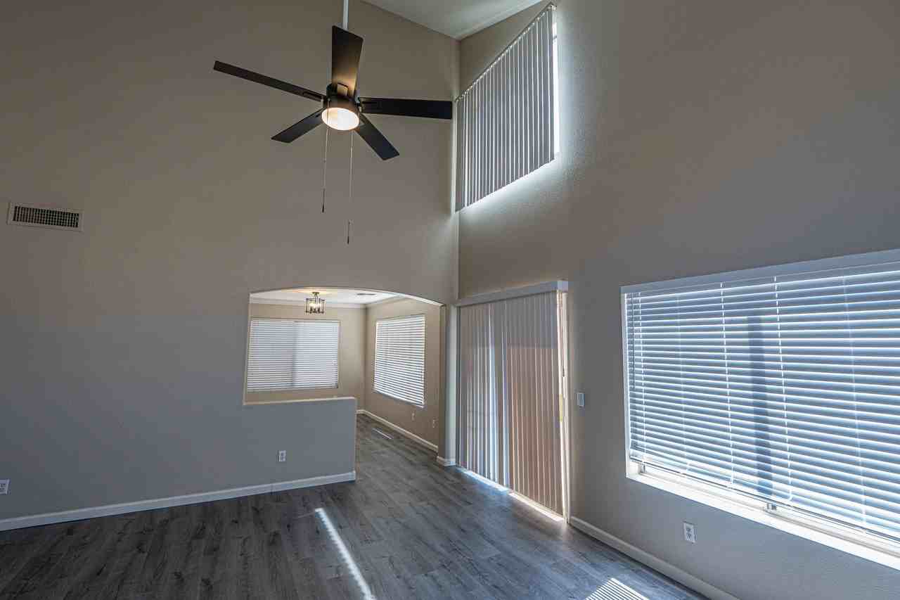 1292 S Heritage Dr - Photo 3 of 19
