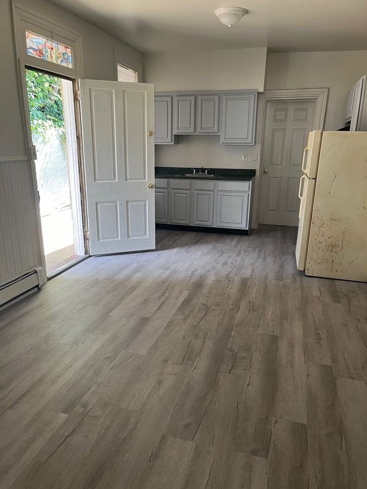 319 Beaver St - Photo 2 of 11