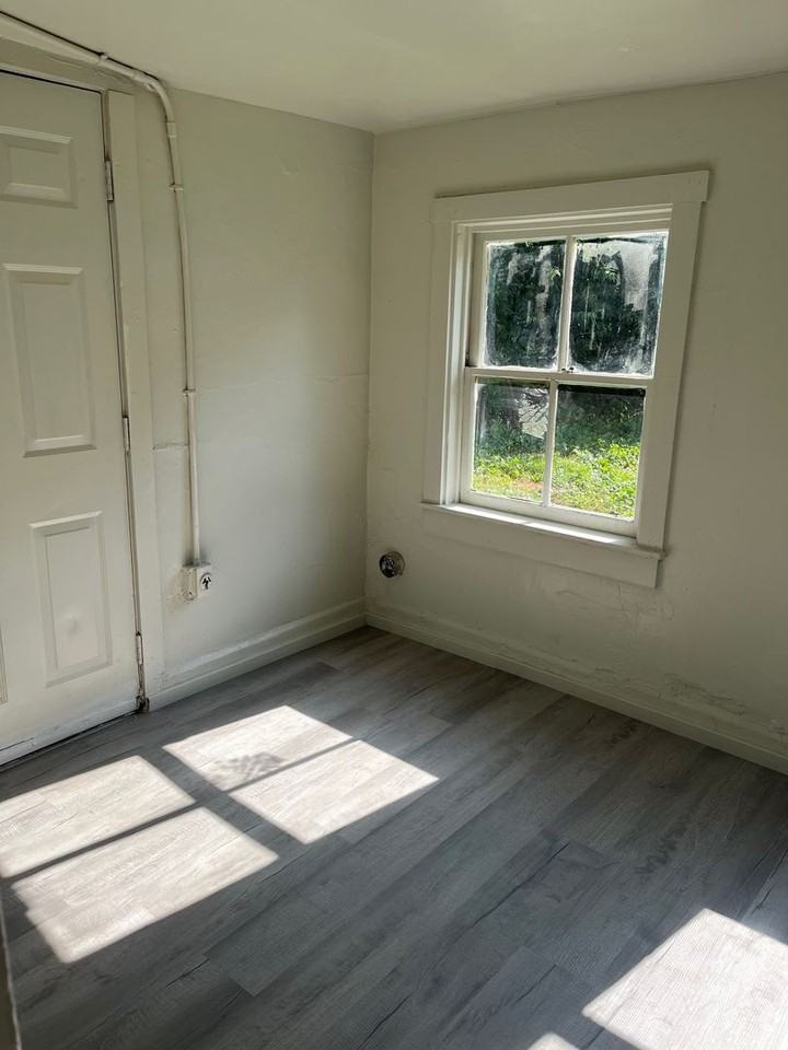 319 Beaver St - Photo 3 of 11