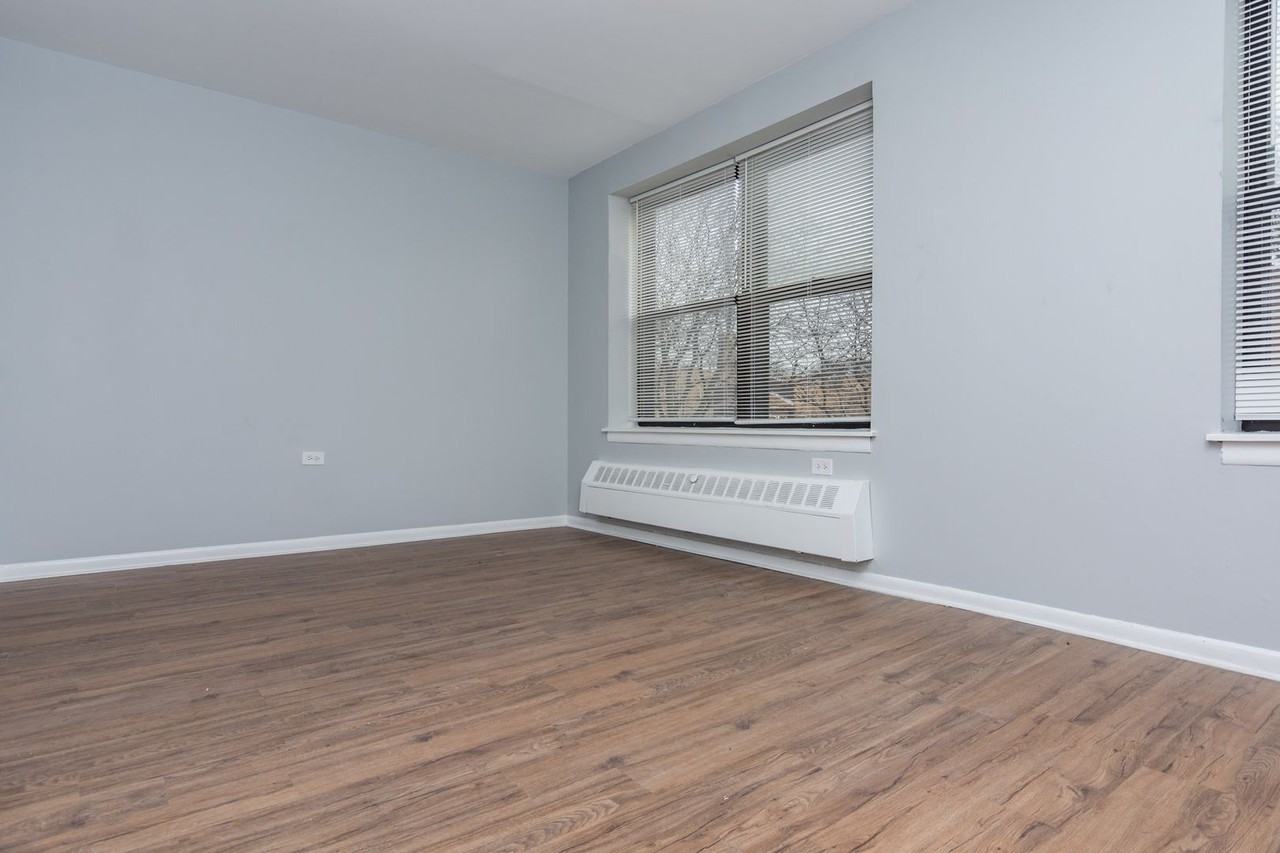 7836 S. South Shore Dr - Photo 6 of 14