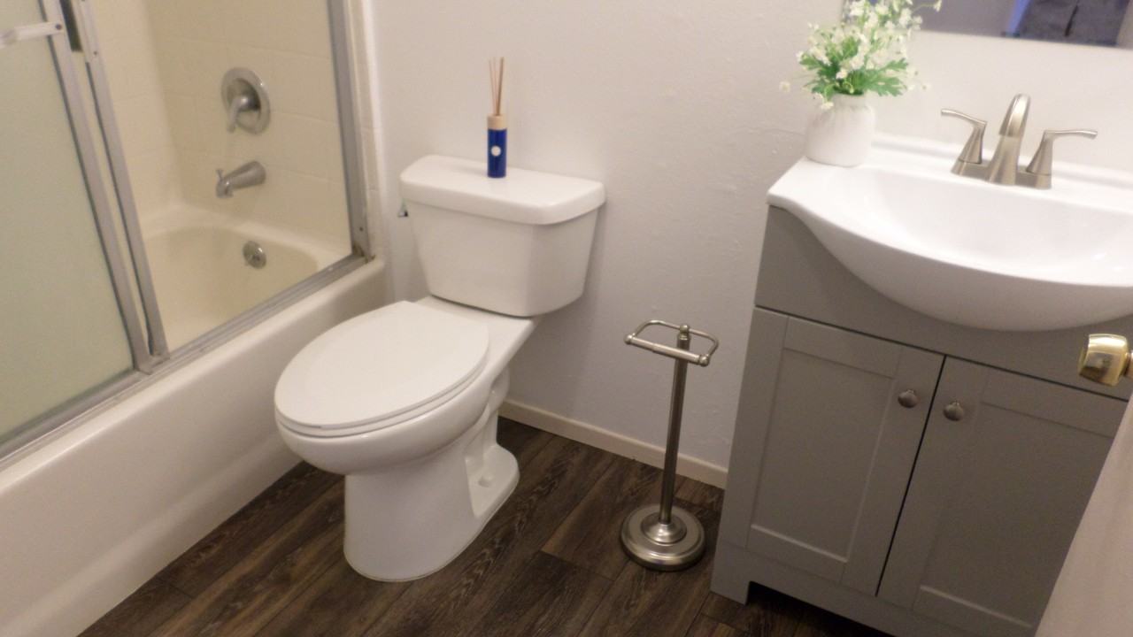 3 Beds 2 Baths Apartment - Photo 2 of 18