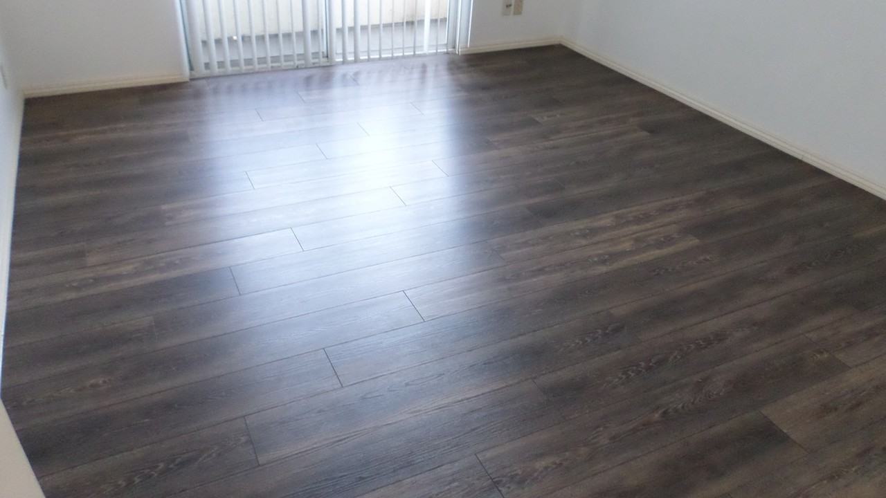 3 Beds 2 Baths Apartment - Photo 5 of 18