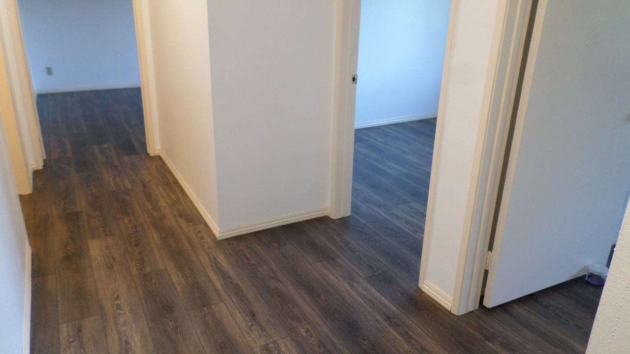 3 Beds 2 Baths Apartment - Photo 6 of 18