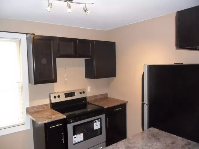 223 Jefferson Ave - Photo 2 of 12