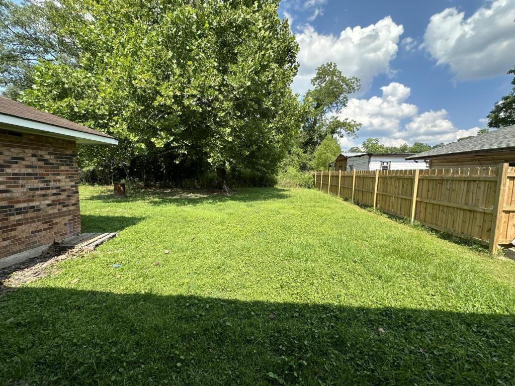 105 Wells Dr - Photo 2 of 2