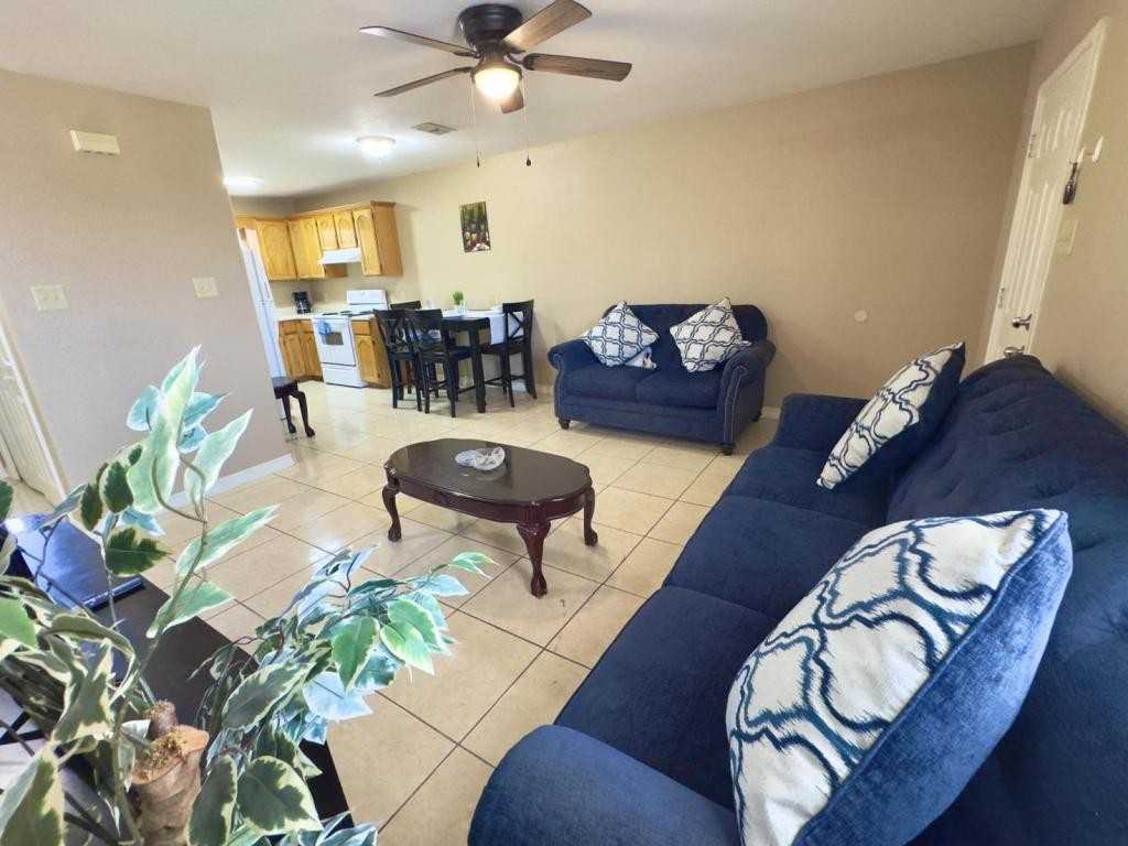 102 E Devon Pl - Photo 3 of 16