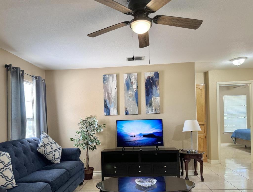 102 E Devon Pl - Photo 4 of 16