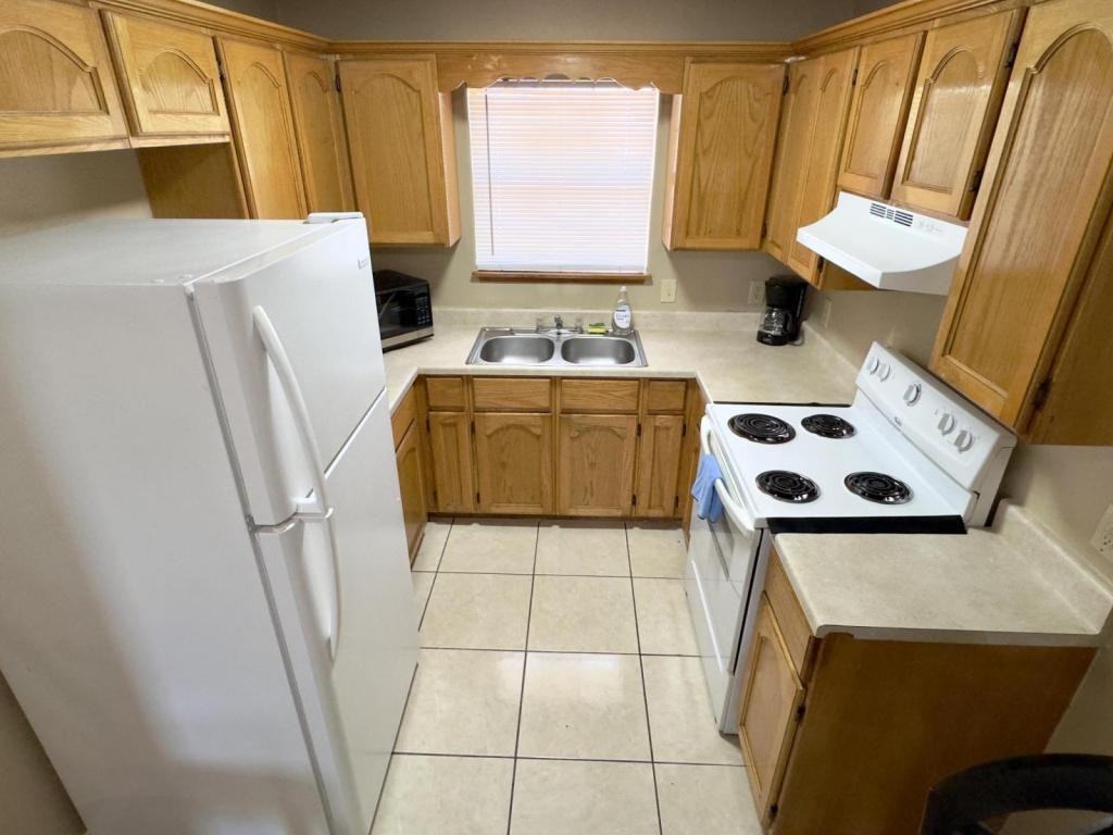 102 E Devon Pl - Photo 6 of 16
