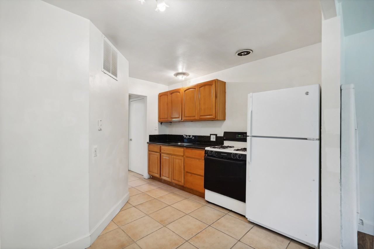 2621 Edison Ave #C - Photo 6 of 8